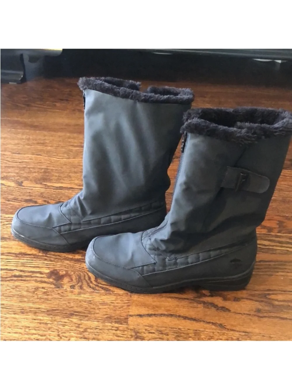 Totes Women’s Winter Furry Black Waterproof Outdoor Boots Size 10